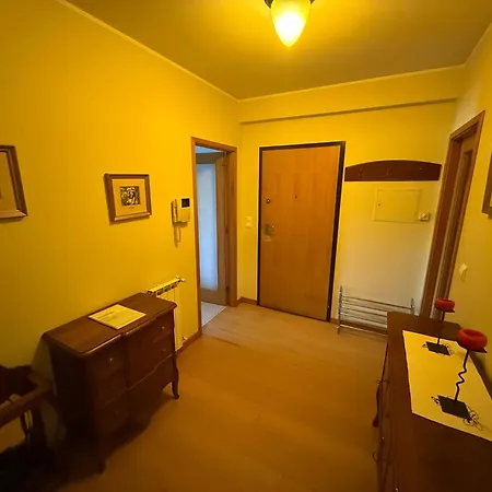 Cozy And Quiet Near The Center 아파트